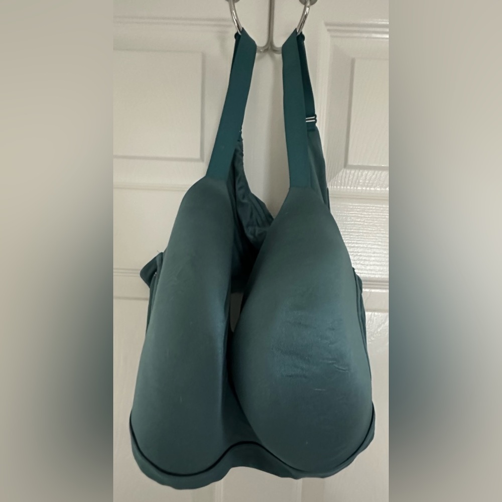 Cacique Cross-Back Bra - Size 50DDD